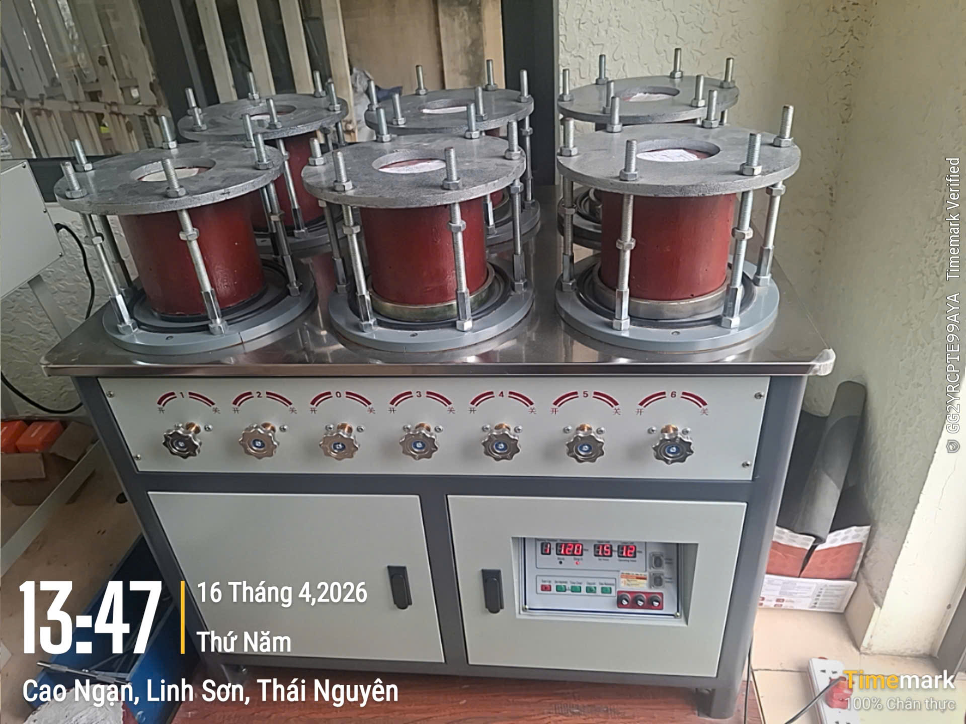Thử độ chống thấm mẫu bê tông